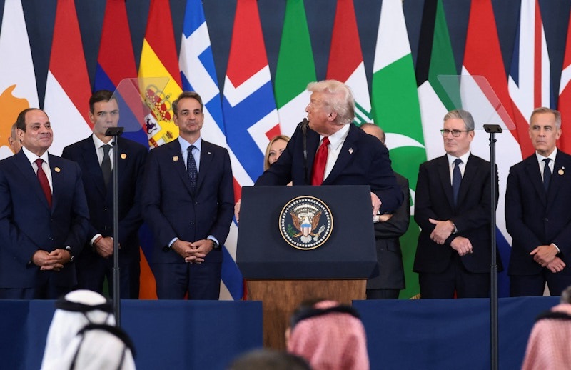 Trump oo furay shirka.jpg